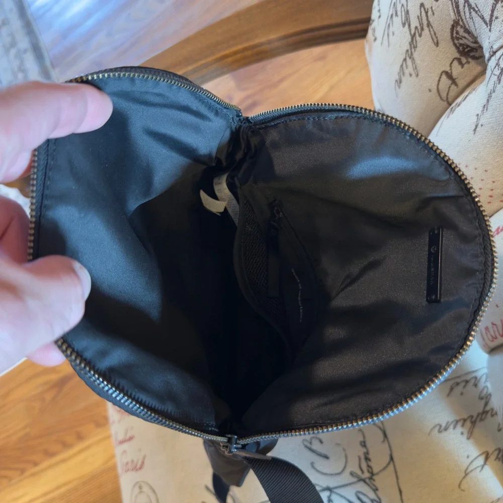 Lululemon All Night Festival Bag‎ Black Crossbody Messenger Nylon OS/TU
